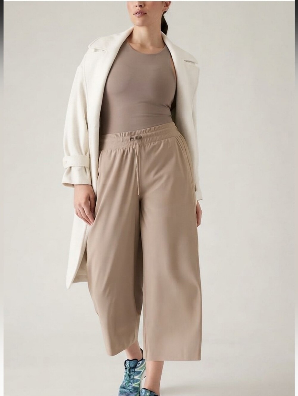 Athleta Avenue Wide Leg Crop PantWrinkle-resistant fabric in relaxed fit Size 6